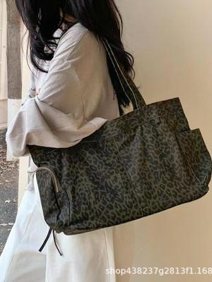 Leopard Print Large Capacity Canvas Tote - Retro Style High-End Fashionable Commuting Shoulder Bag (2025)
