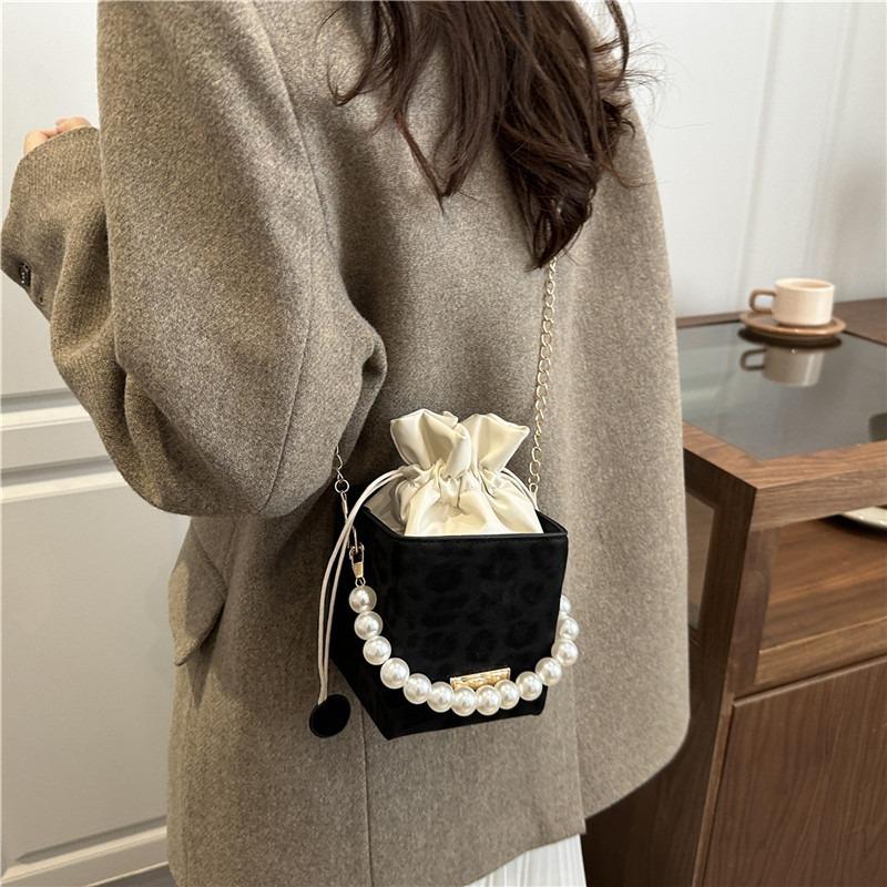 Hand Carry Pearl Bucket Bag Women's New Autumn Simple Fashion Shoulder Bag Niche High-end Textured Messenger Bag