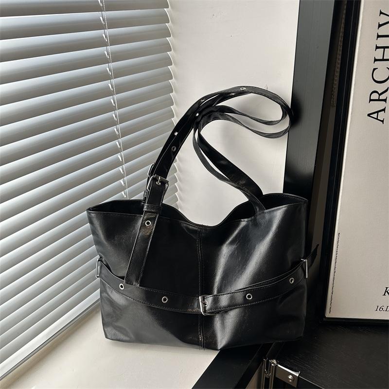 

Fashion commuter large-capacity bag women s casual new high-end versatile shoulder bag going out portable tote bag