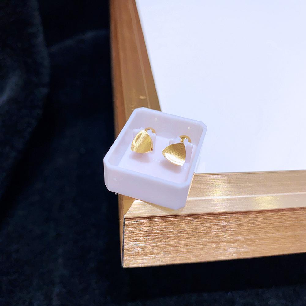 

High-End Titanium Steel Heart Cartilage Earrings - Non-Fading Screw-On Ball Studs in New Chinese Style