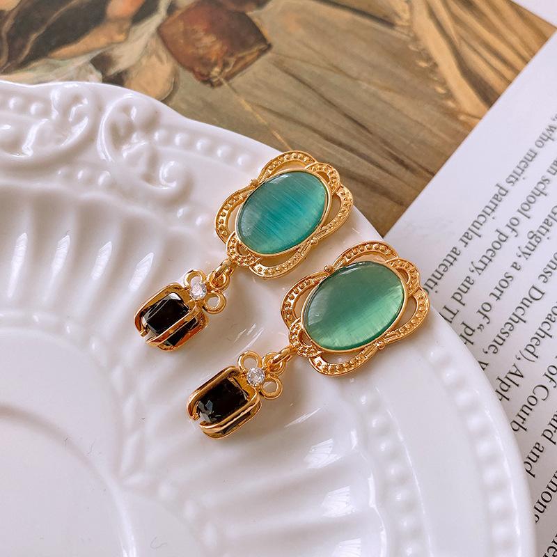 Medieval Vintage Rhombus Flower Earrings Retro Light Luxury High-end Earrings Niche Court Style Earrings