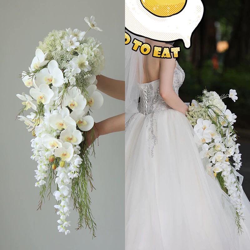 Eleganter weißer Kaskadenstrauß: Phalaenopsis & Calla-Lilie Kunstblumen für Hochzeitsfotografie