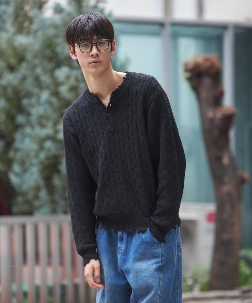 SENTAIR Damaged Cable Henley Neck Knit_Black
