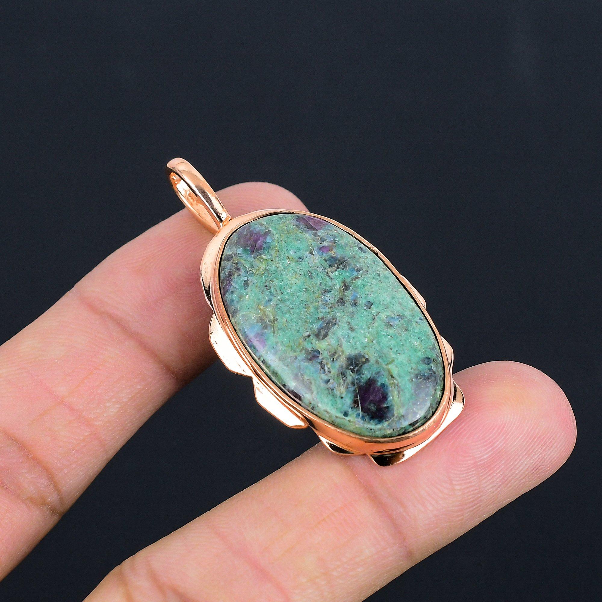 

Гламурный медный кулон ручной работы с рубиновым фукситовым драгоценным камнем для нее 2.05 Inches зелёный