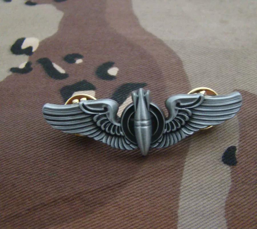 

Металлический значок, США. значок полета бомбардировщика