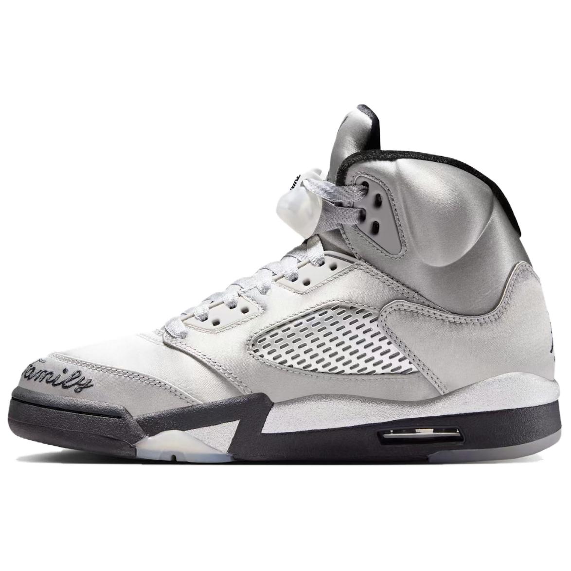

Женские кроссовки Air Jordan 5 Retro Wings Серебристо-средне-серый Черный IO2038-001 35.5