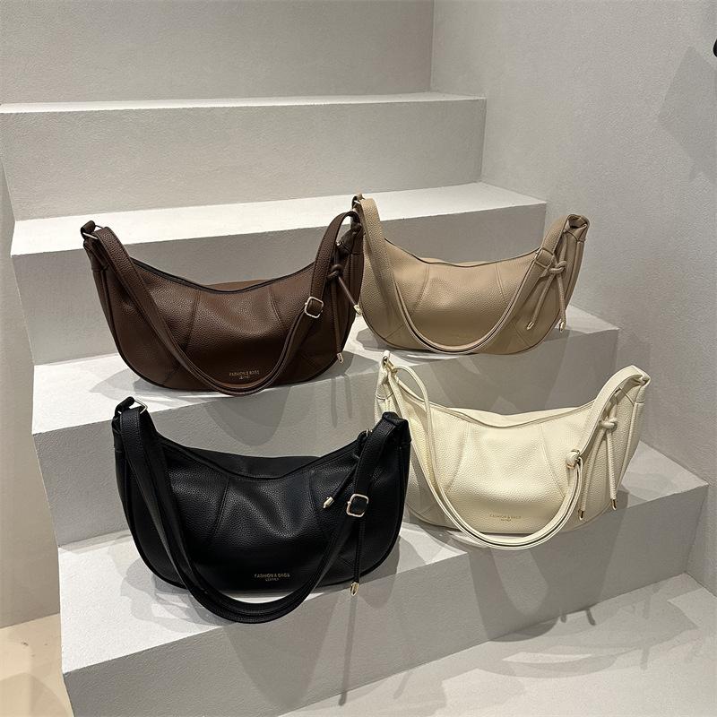 2025 new niche design fashion dumpling bag women's Korean version portable shoulder bag solid color splicing retro messenger bag
