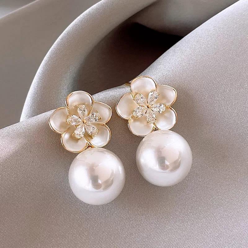 Light Luxury Pearl Stud Earrings Celebrity Temperament Flower Earrings Elegant High-end Earrings