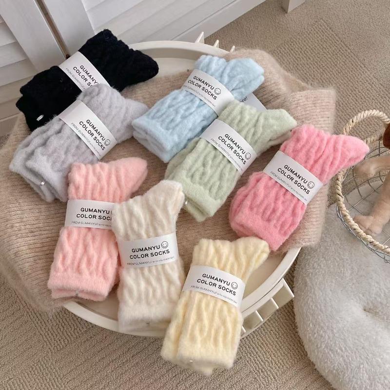 Autumn and Winter Socks Women's New Twist Solid Color Sleep Socks Australian Velvet Thickened Warm Home Floor Plush Socks