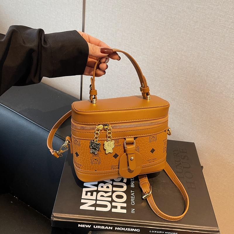 Le borse popolari di oggi sono borse a tracolla versatili di alta gamma per donna per il pendolarismo, pochette portatili, borse a secchiello.