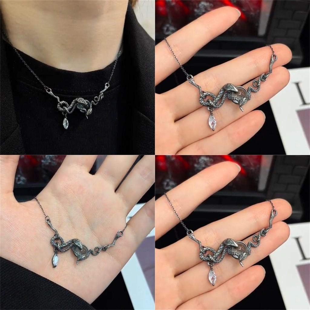 Stylish Retro Dual Snake Jewelry Necklace Unique Alloy Design With Rhinestone Embellishments