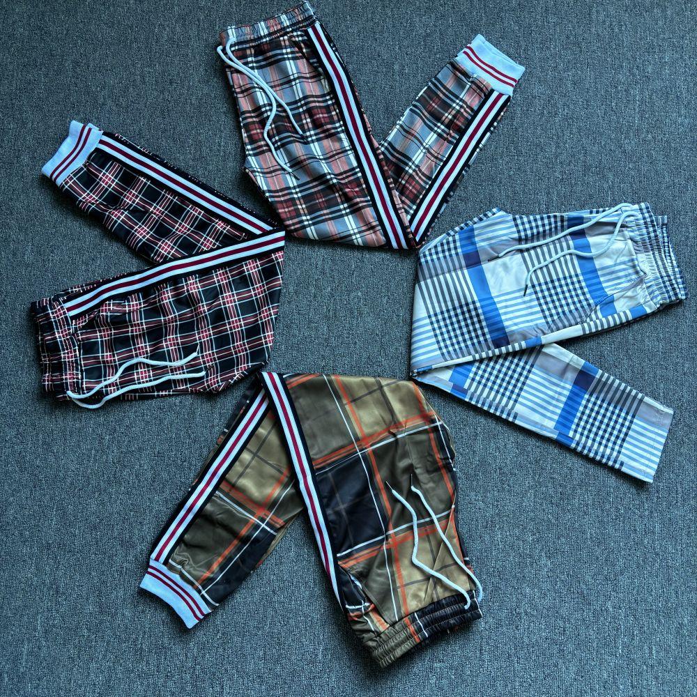 2024 Podzim/Zima Nový módní trend Ležérní set pro muže Evropský a americký Kostkovaný Módní kabát Sportovní kalhoty se zesíleným sametem