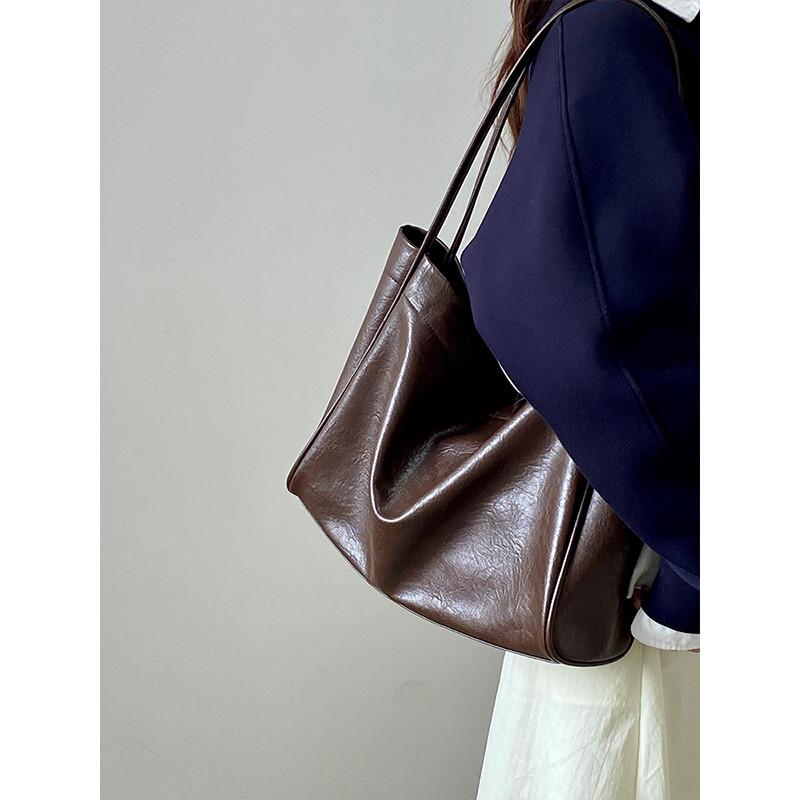 Ielgy Large-Capacity Commuter All-Match One-Shoulder Tote Bag