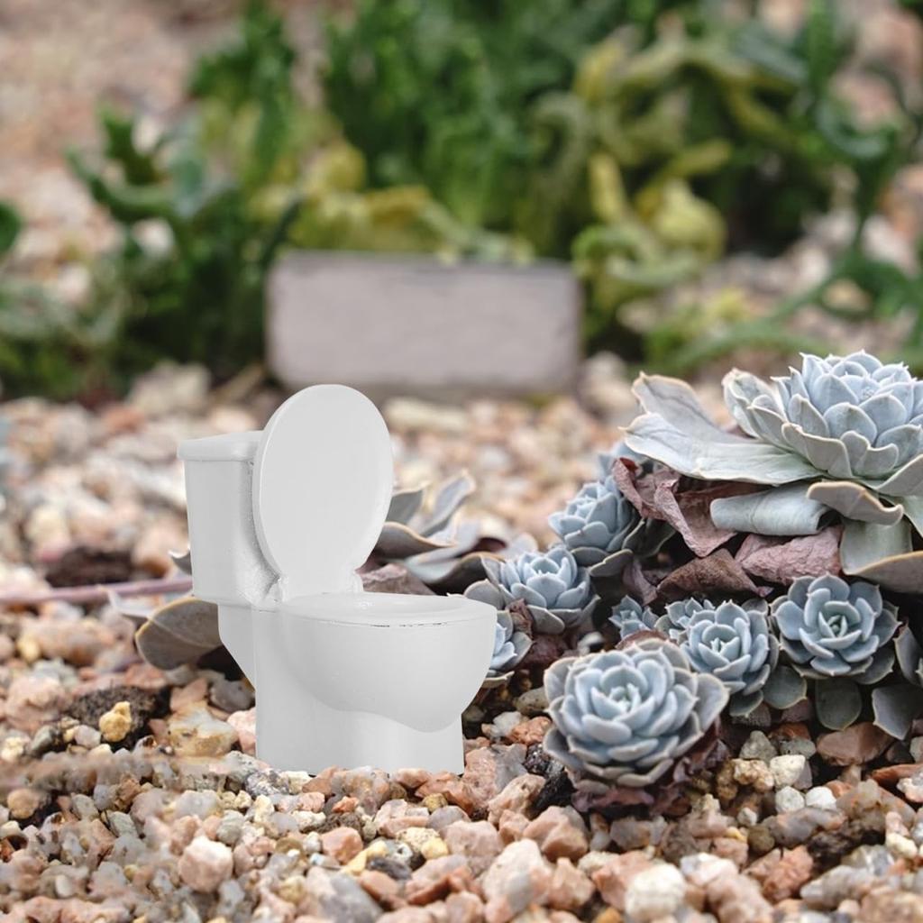 ibasenice Miniature Toilet Model, Toilet Ornament, Micro Toy, DIY, Landscape, Dollhouse Simulation, Resin, House Decoration, Small Item, Accessories