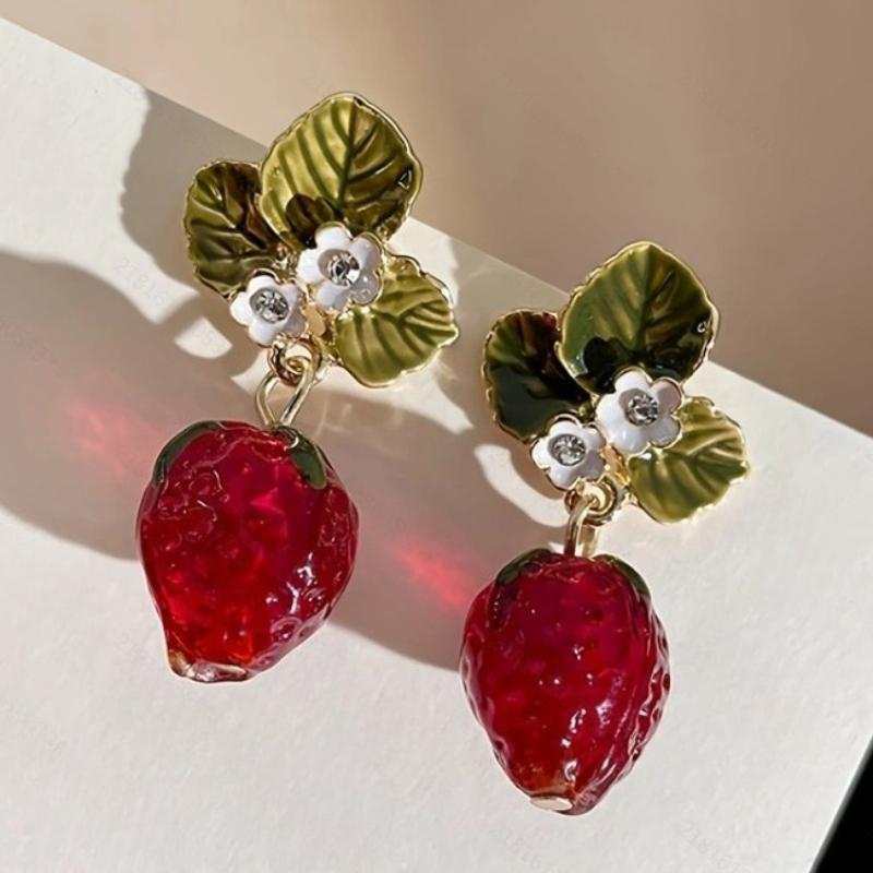 

New Personalized Creative Leaves Strawberry Drop Earrings Ms. Fresh Sweet Temperament Daily Hundred with Zircon Gifts