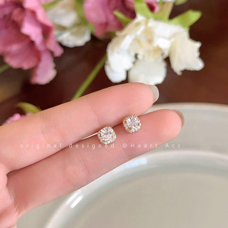 Accessible Luxury Flashing Square Stud Earrings for Women Niche Style Refined Zircon