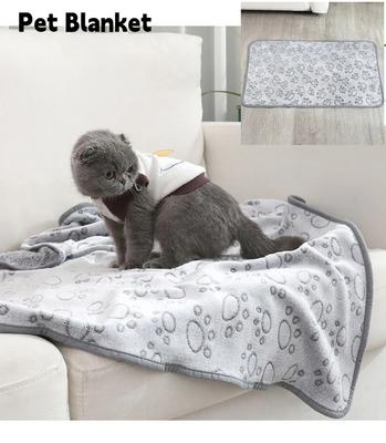 Warm Pet Cat Blanket Winter Soft Flannel Plush Mat Mat Cute Dog Paw Print for Cats Small & Medium Big Dog Chihuahua Supplies 1Pc