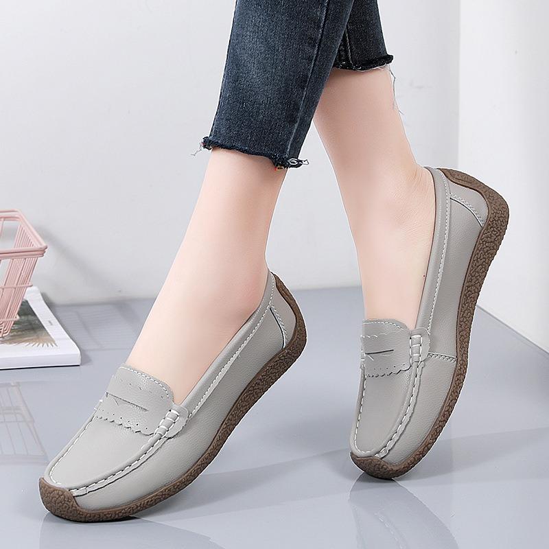 New Spring Women's Fashionable and Versatile Flat Mom Shoes and Anti-slip Women's Shoes