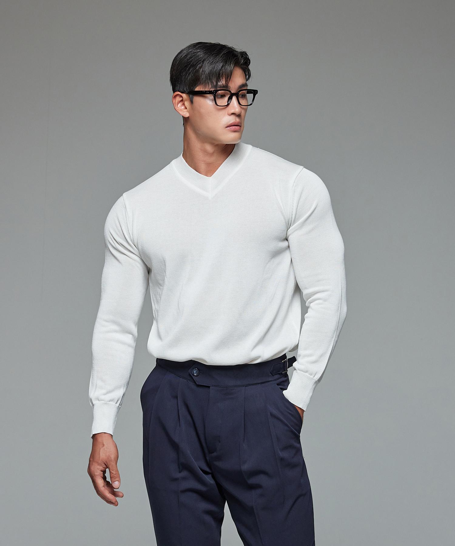 Reve Eld Muscle Fit V-Neck Knit White 1