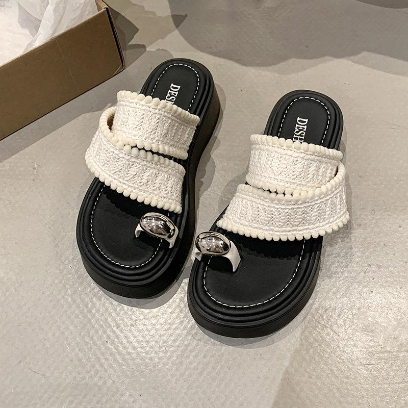 High-end woven open-toed slippers, women's summer going out for leisure and looking thin, foreign and light temperament, beach cool slippers