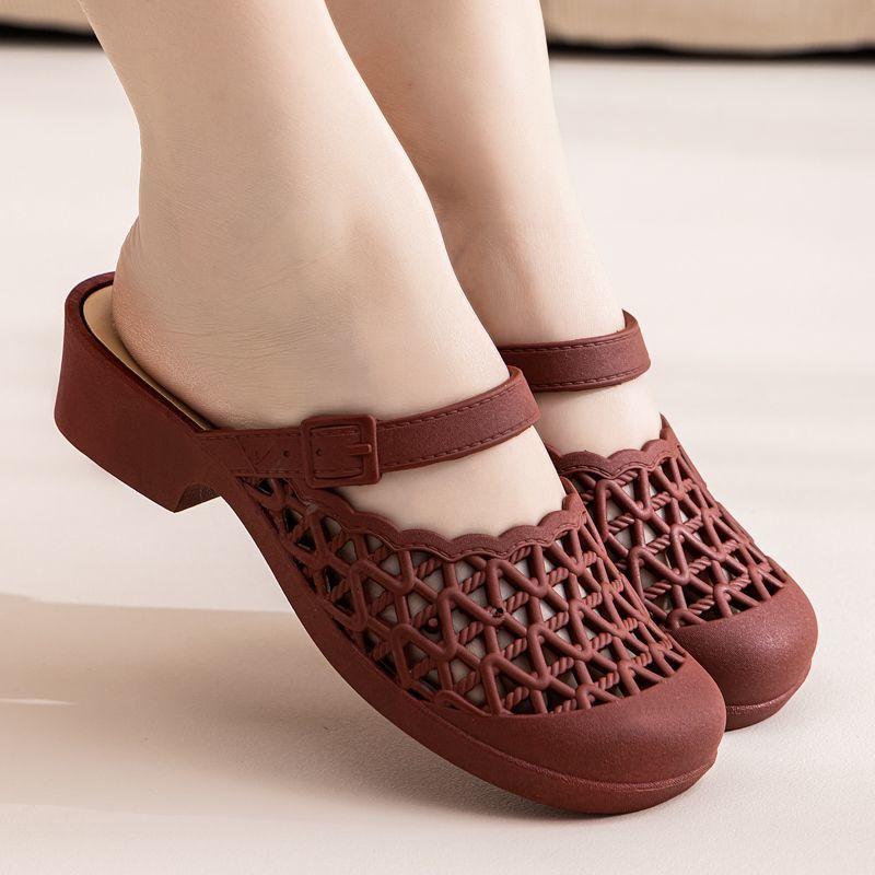 Fashionable Women's Baotou Slippers for Summer Anti Slip and Wear-resistant Beach Shoes for Home and Outdoor Use