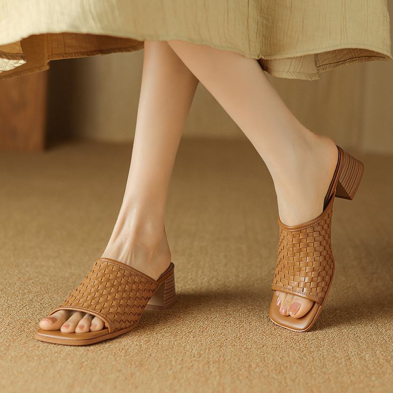 Krazing Pot Naturalne skórzane podstawowe stylowe muły z odkrytymi palcami średnie obcasy letnie buty rzymskie tkane zdobienie damskie sandały