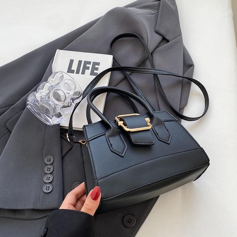

Stylish And Minimalist Small Square Bag For Autumn Chic With Magnetic Closure And Inner Pocket чёрный