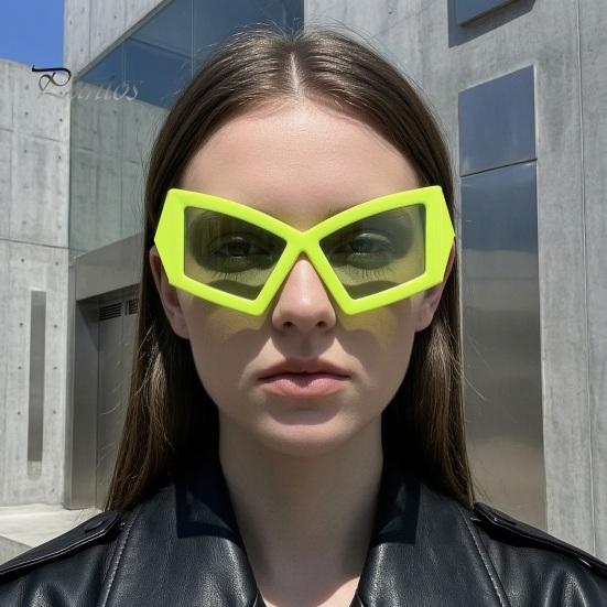 Break-resistant Sunglasses Futuristic Geometric Sunglasses, Edgy Triangle Frame Shades, Trendy UV Eye-catching Protection Sun Glasses for Women Street