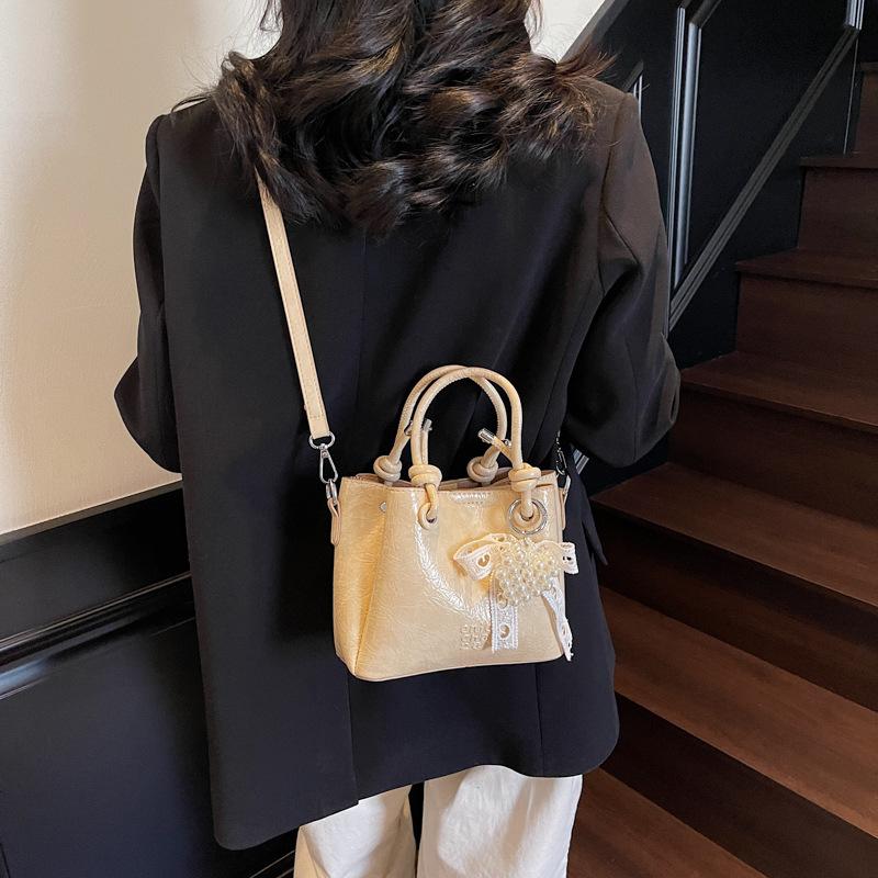 New Portable Bucket Bag Women's Casual Versatile Shoulder Messenger Bag