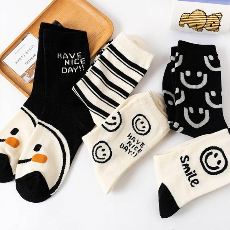 [Set of 5] Sdel Cutie Smile Women s Medium-Calf Fashion Socks 5-piece set