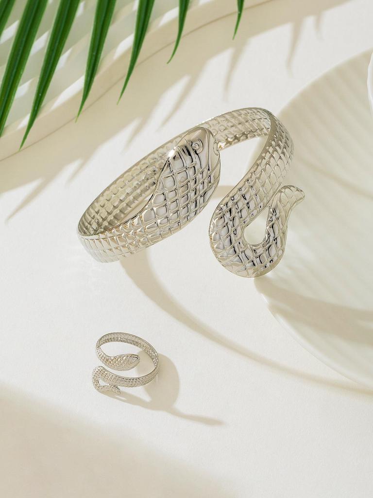 Trendy European and American Snake Shape Open Bangle Ring for Women