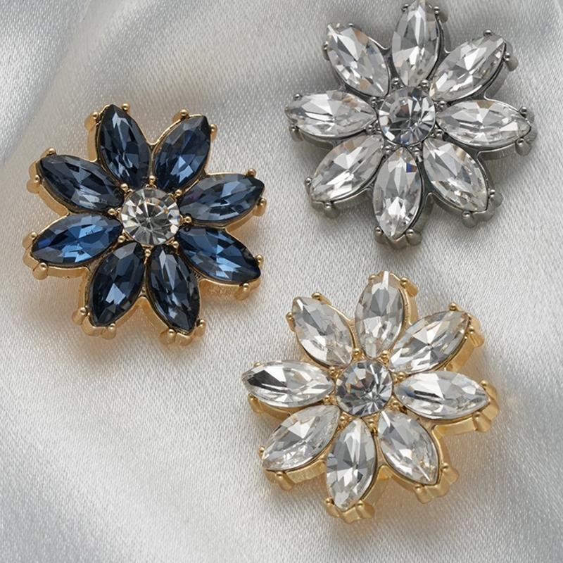 New 5Pcs Luxury And Beautiful Flower Inlaid Rhinestone Metal Buttons Clothing Gift Boxes Scarves Hats DIY Decorative Accessories