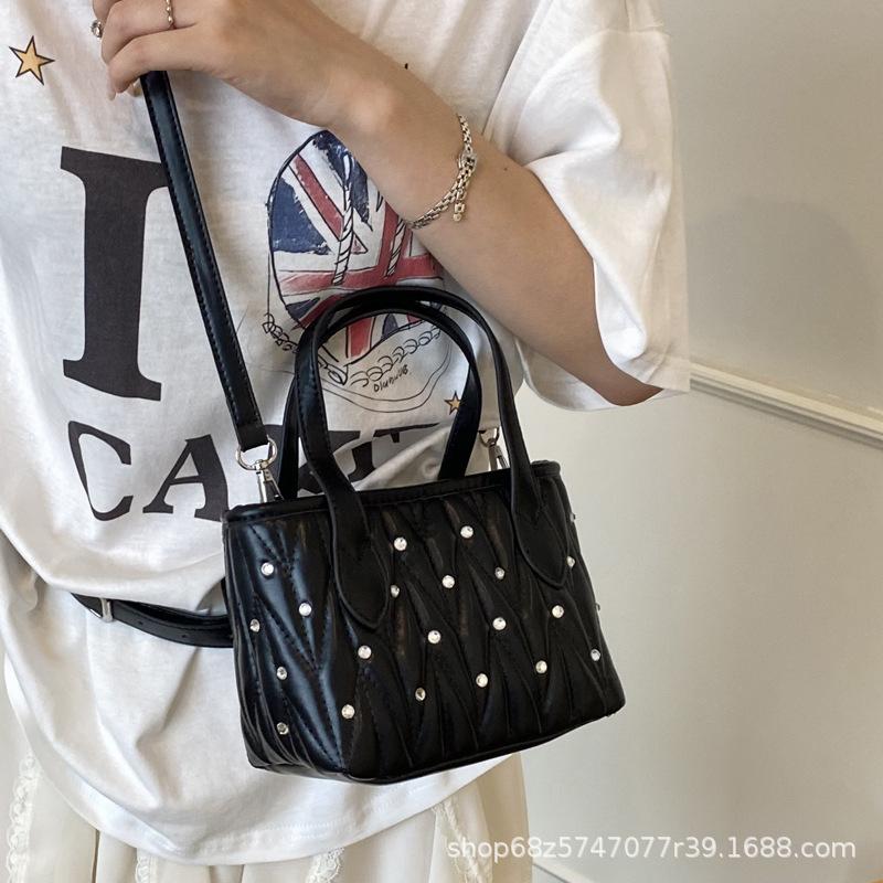 Xiaoxiangfeng rhombus portable small bag women's 2025 new summer fashion shoulder bag versatile messenger bag bucket bag