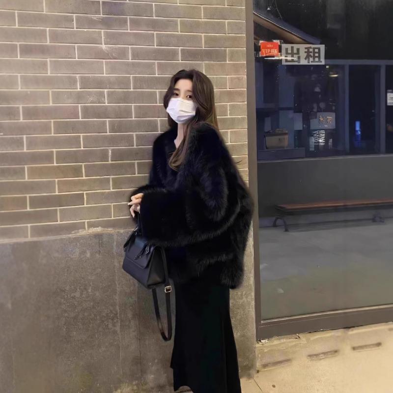 Schwarze Kunstfuchsfell Plüsch Umweltfreundliche Pelzjacke für Damen High-End-Gefühl Super Gutaussehend Flauschig Herbst und Winter Neue Modelle