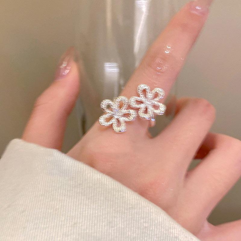Exquisite Open Flower Ring: Women's Fashionable Adjustable Trendy Personality Ring