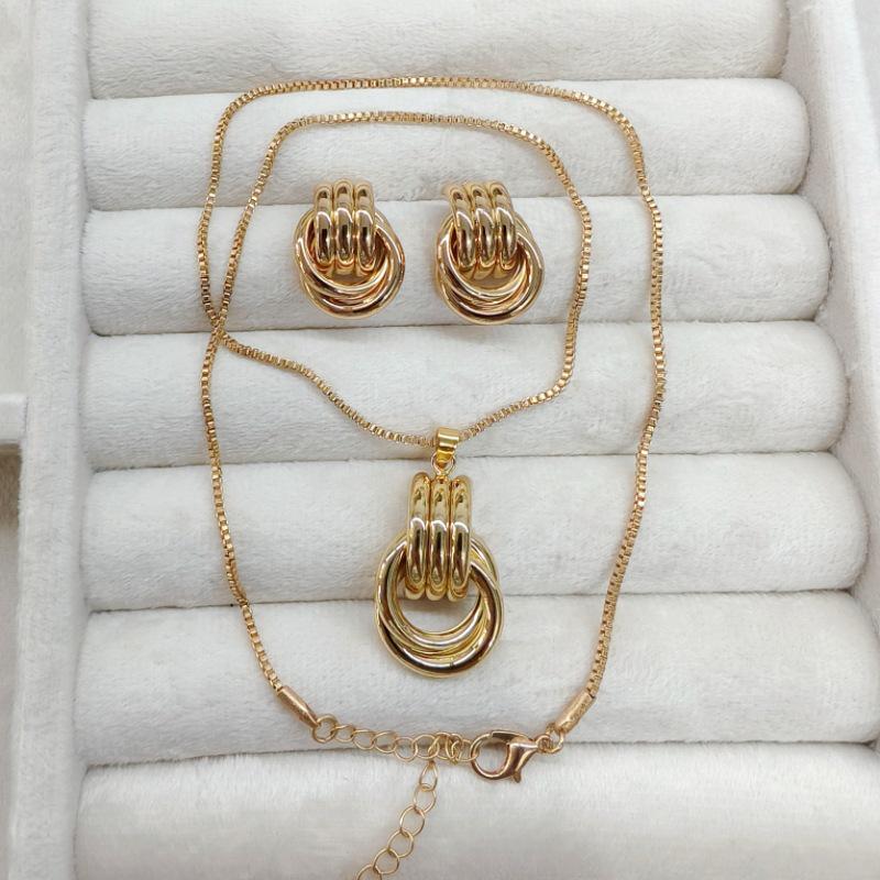 Elegant European & American Luxurious Geometric Twist Earrings & Necklace Set