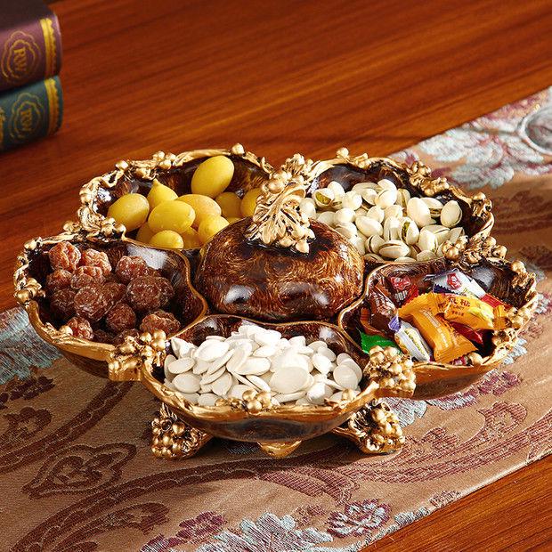 European and American Decorative Set: Fruit Bowl, Tissue Box, Ashtray, and Figurines for Living Room Coffee Table.