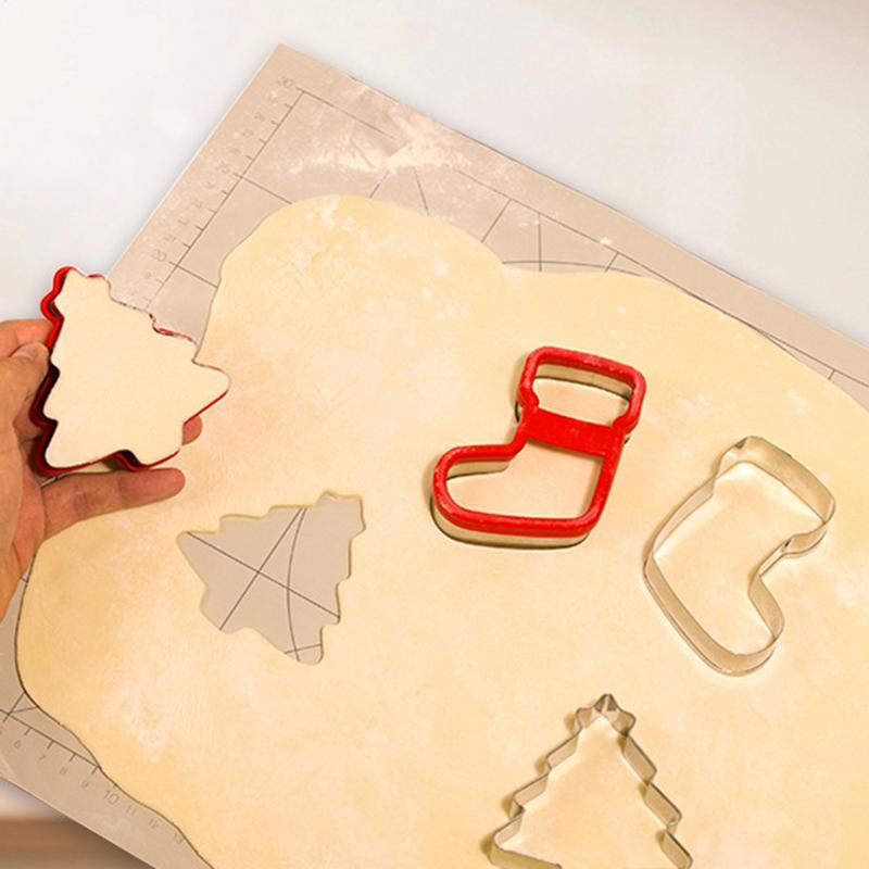 Vánoční nerezové vykrajovače na sušenky Zabraňují rozdrcení ruky Pečicí nástroje s kresleným designem 4x Ochrana proti rozdrcení ruky Malé