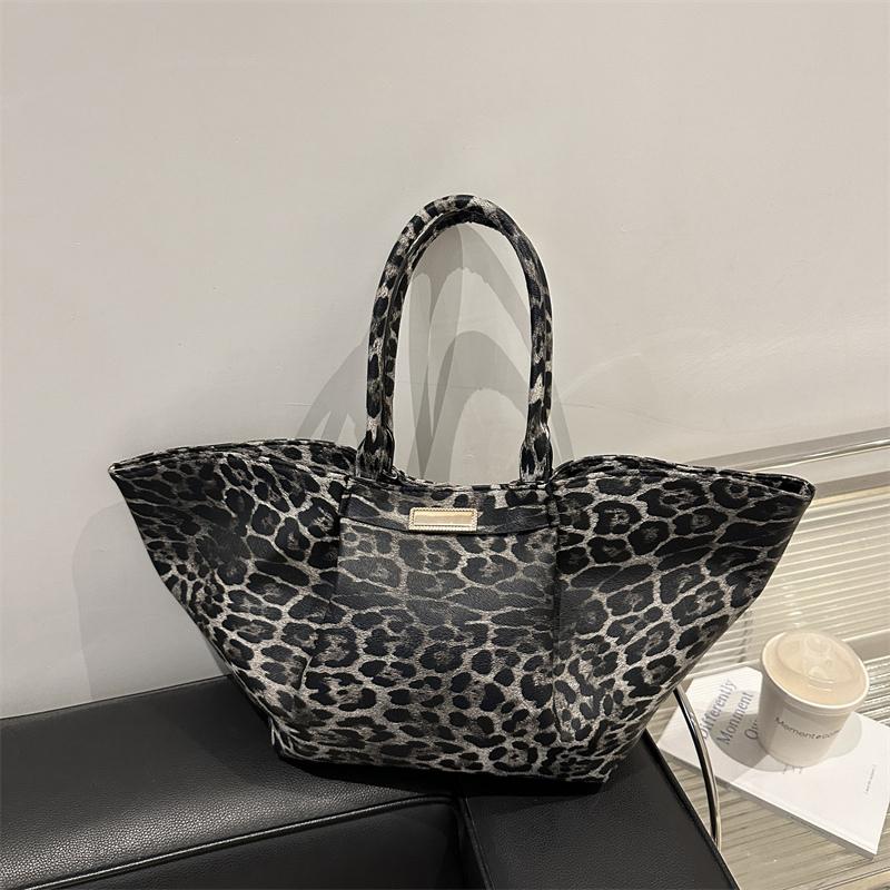 Fashion Leopard Wings Handbag 2025 New Large Capacity Trend Leisure Commuting Brand Luxury Underarm Shoulder Tote Bag For Women