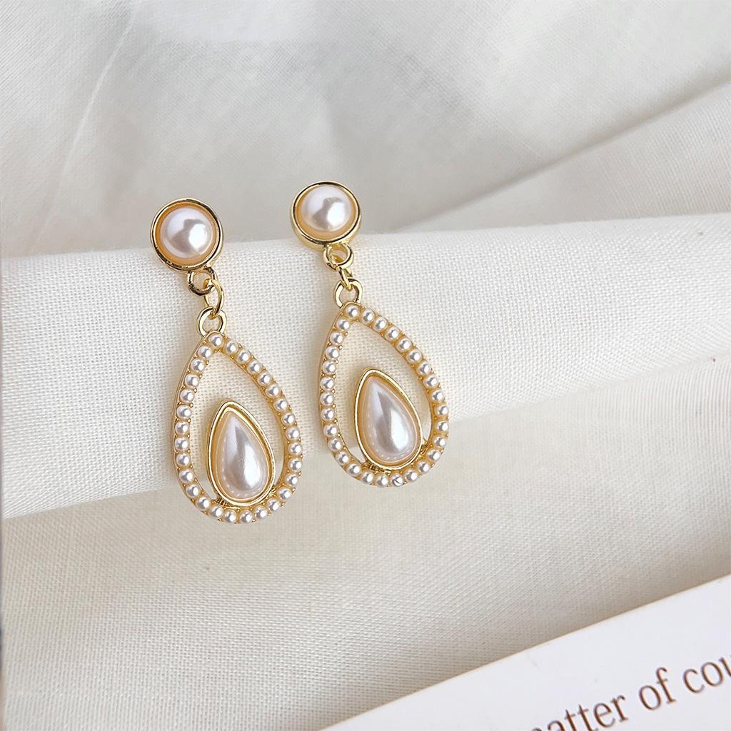 Vintage Pearl and Tigers Eye Resin Clip On Earrings for Women No Piercing Needed Elegant Retro Jewelry