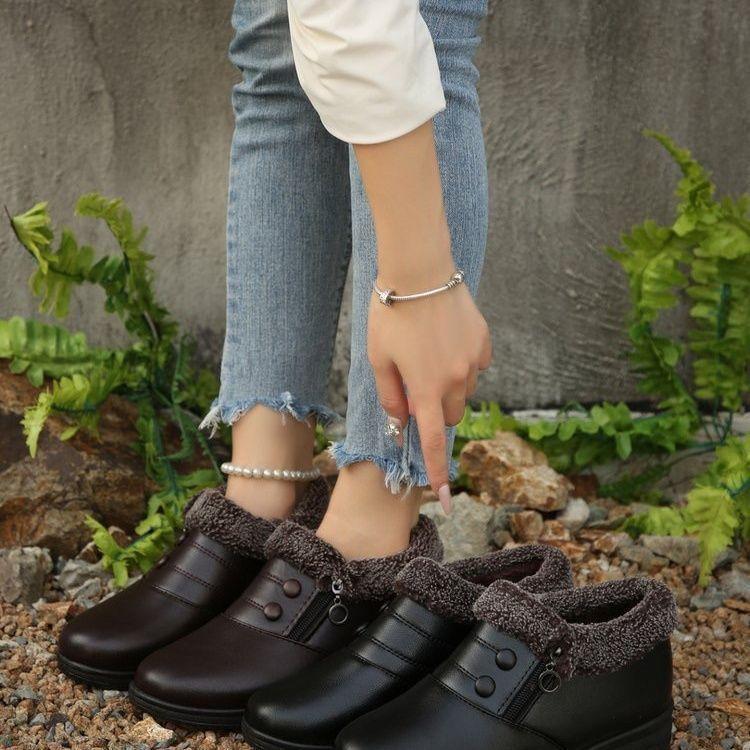 2025 Winter New Warm Velvet Thickened Short Boots Soft Sole Mother Non-slip Elderly Leather Shoes Side Zipper Design Thickened