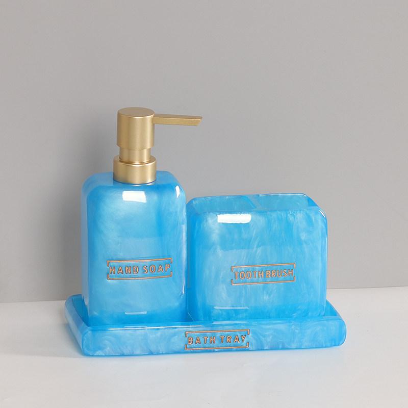 Modernes Weißes Perlmutt Harz Badezimmerzubehör Set Goldene Schriftzug Seifenspender und Zahnbürstenbox Badezimmer Dekoration