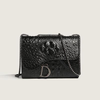 Women's Retro Crocodile Pattern Chain Crossbody Shoulder Bag with D Lock Metal Decoration.