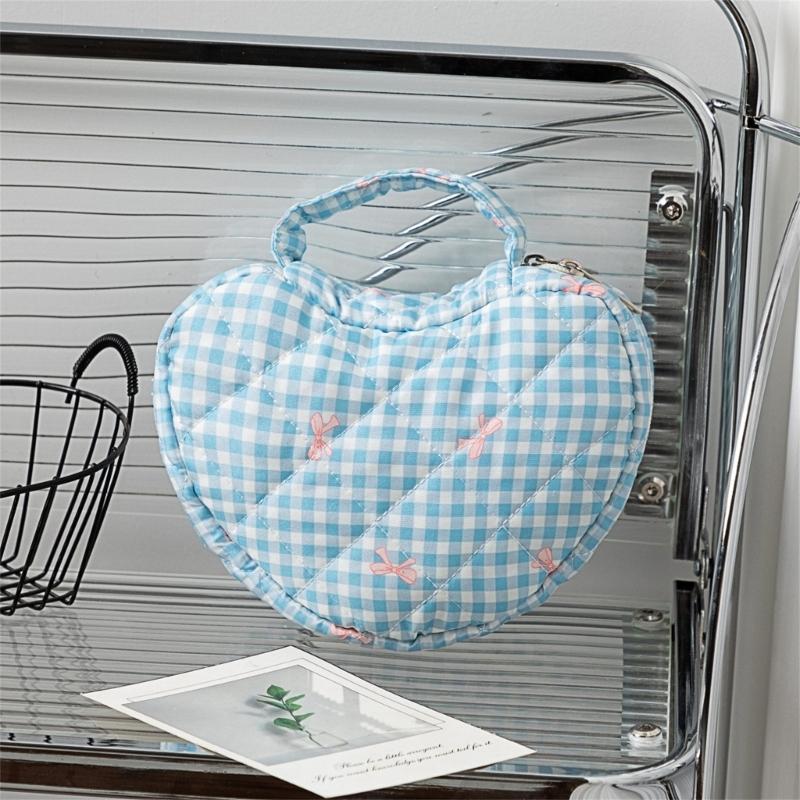 Fashionable Florals Print Heart Cosmetic Case Quilted Construction Spacious Toiletry Bag for Women Girls Travel