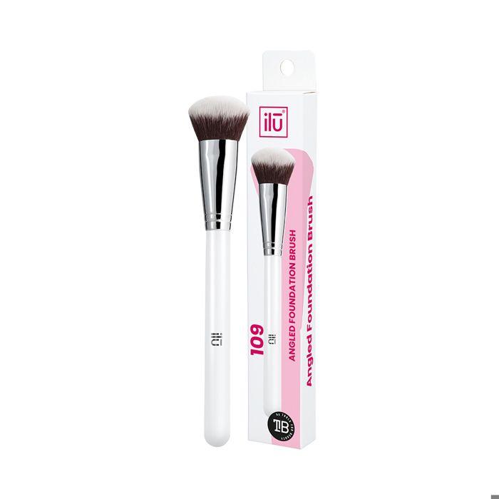 Foundation Brush - Ilū Make Up 109 - Angled - Liquid Application - Comfortable To Use