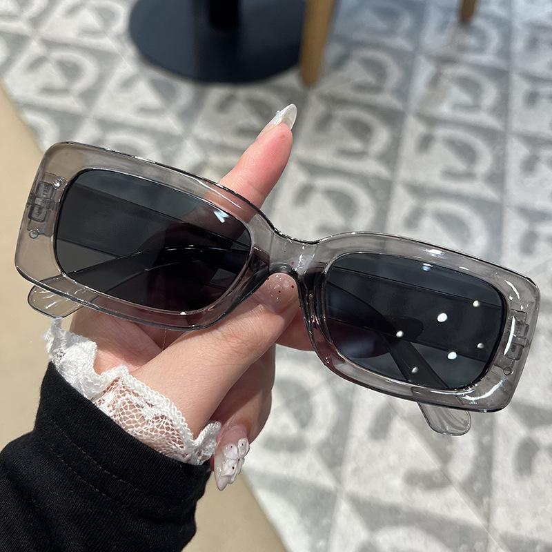 Vintage Square Sunglasses Rectangle Fashion Popular Women Men Shades Small Sun Glasses For Female Male Summer Traveling