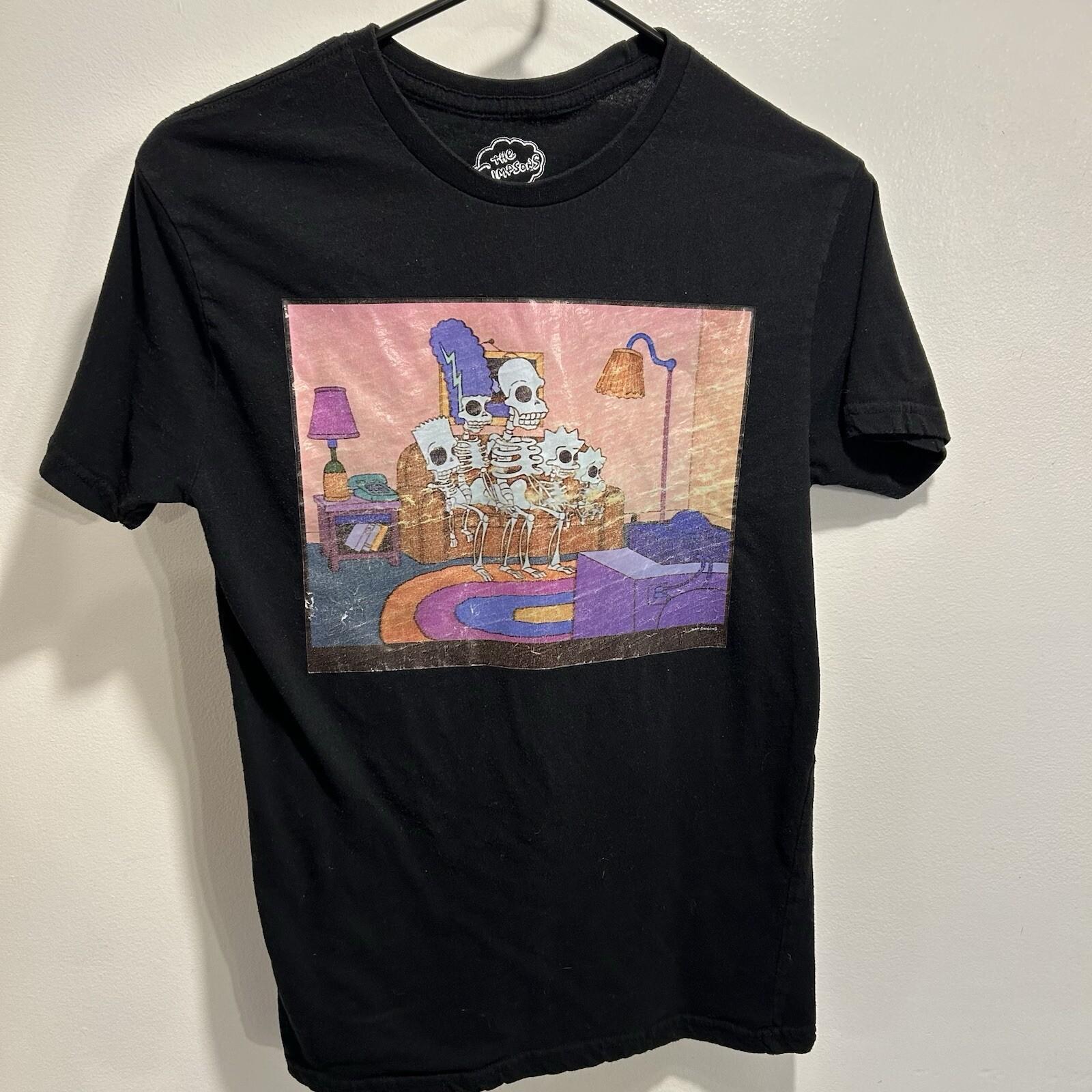 The Simpsons Skeletons Watching TV Graphic Design Print Black T-Shirt (S) S разноцветный
