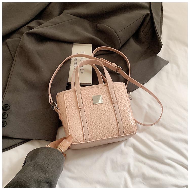 2025 spring new woven pattern portable temperament women's fashion versatile bag light luxury simple light luxury messenger bag