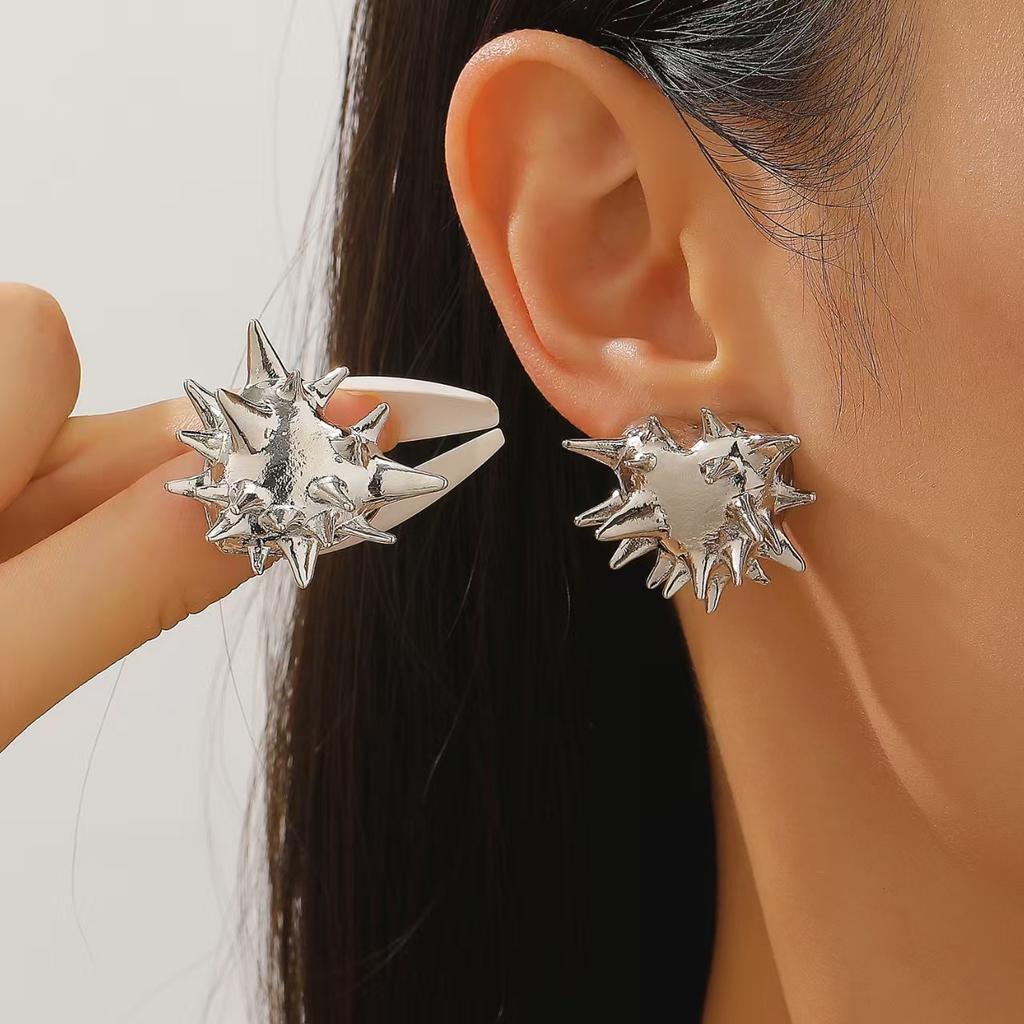 Personalized Sea Urchin Rivets Geometric Metal Stud Earrings Female Punk Hip Hop Cold Wind Earrings Fashion Design Sense Earrings Tide