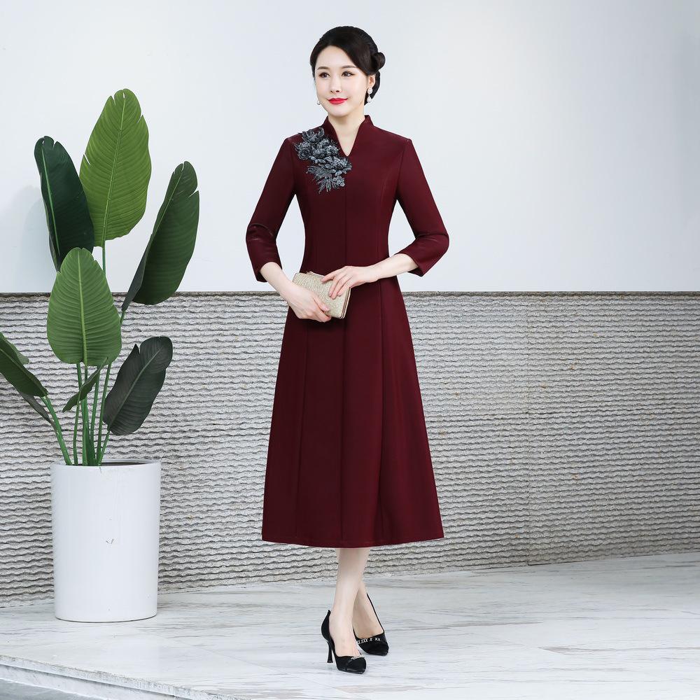 

2022 Spring Collection: Elegant Retro Long Dress for Middle-aged and Elderly Women - Perfect for Weddings and Special Occasions M